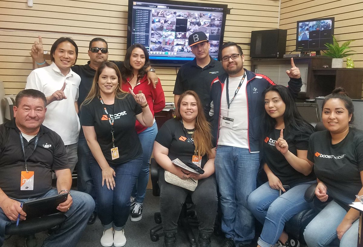 yolleen_g's tweet photo. Successful training with Cellular Ave.
Teaming up with Smart pay to maximize every sale! #VIP #TMT #SalesDrivers ππͺπ https://t.co/1buHr2LBNh