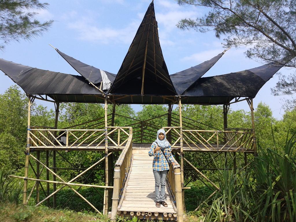 rere_f21's tweet image. Edisi lebaran jalan2 ke mangrove,itung2 kepoin tempatnya 😂😂😂
#visitkulonprogo #wisatamangrove #thejewelofjava 🙌🙌🙌😍😘