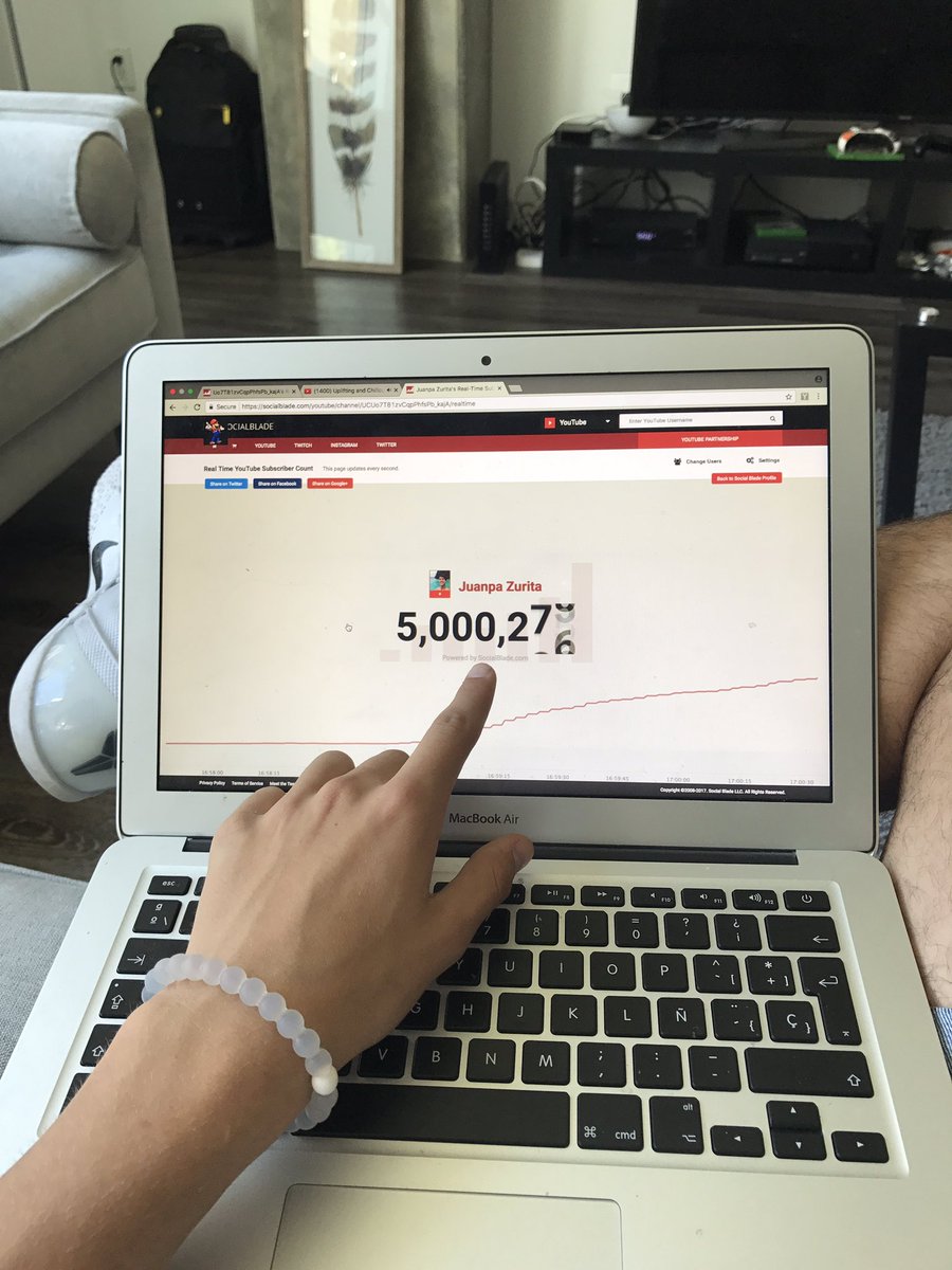 JuanpaZurita's tweet photo. ADADAGSHDHDKKL! 5 Millones en YouTube queeeeeee!!! En que momento! Sigamos inspirando locuras! Mostarando que diferente es siempre mejor 🙌🏻🌈 https://t.co/Tnbe9FXTkh