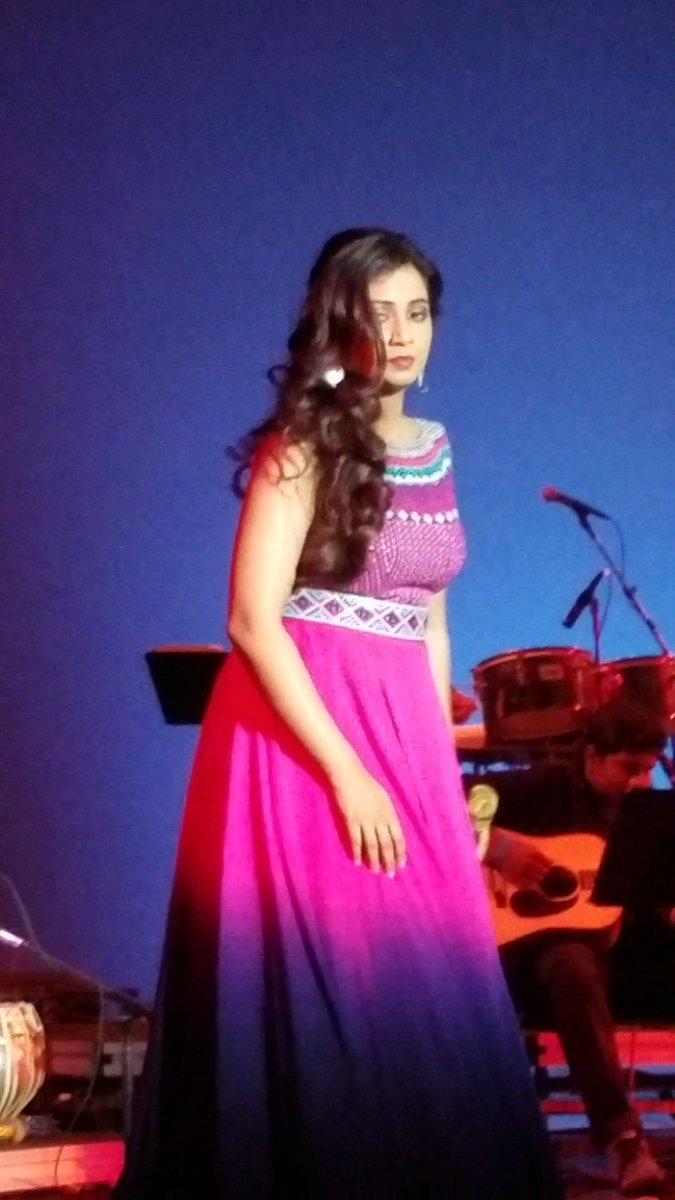 yuktiishma's tweet photo. Those lovely moments... ๐๐๐ @shreyaghoshal
Innocent๐ฏ๐
Smiling Queen. ๐โ
Passionate ๐ฏ๐
#QueenSlayed. ๐ฏ๐ฏ๐ฏ๐ฏ๐ฏ
#Raleigh #gig #25june17.. โฅโฅโฅ https://t.co/wgVvVbSCgo