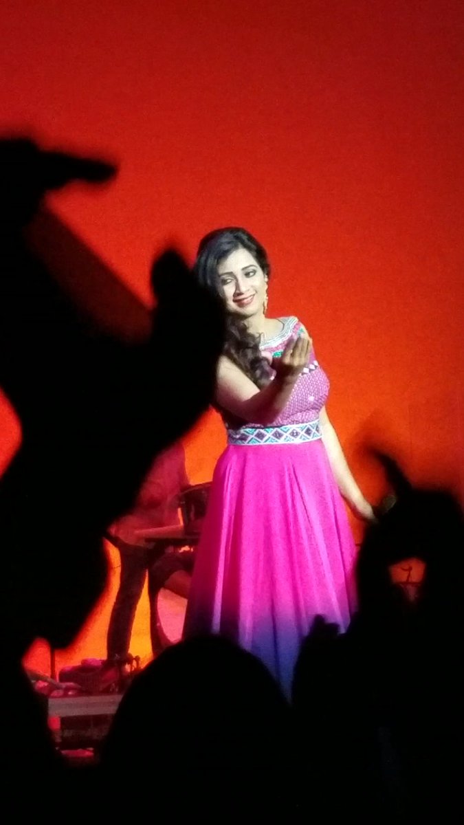 yuktiishma's tweet photo. Those lovely moments... ๐๐๐ @shreyaghoshal
Innocent๐ฏ๐
Smiling Queen. ๐โ
Passionate ๐ฏ๐
#QueenSlayed. ๐ฏ๐ฏ๐ฏ๐ฏ๐ฏ
#Raleigh #gig #25june17.. โฅโฅโฅ https://t.co/wgVvVbSCgo