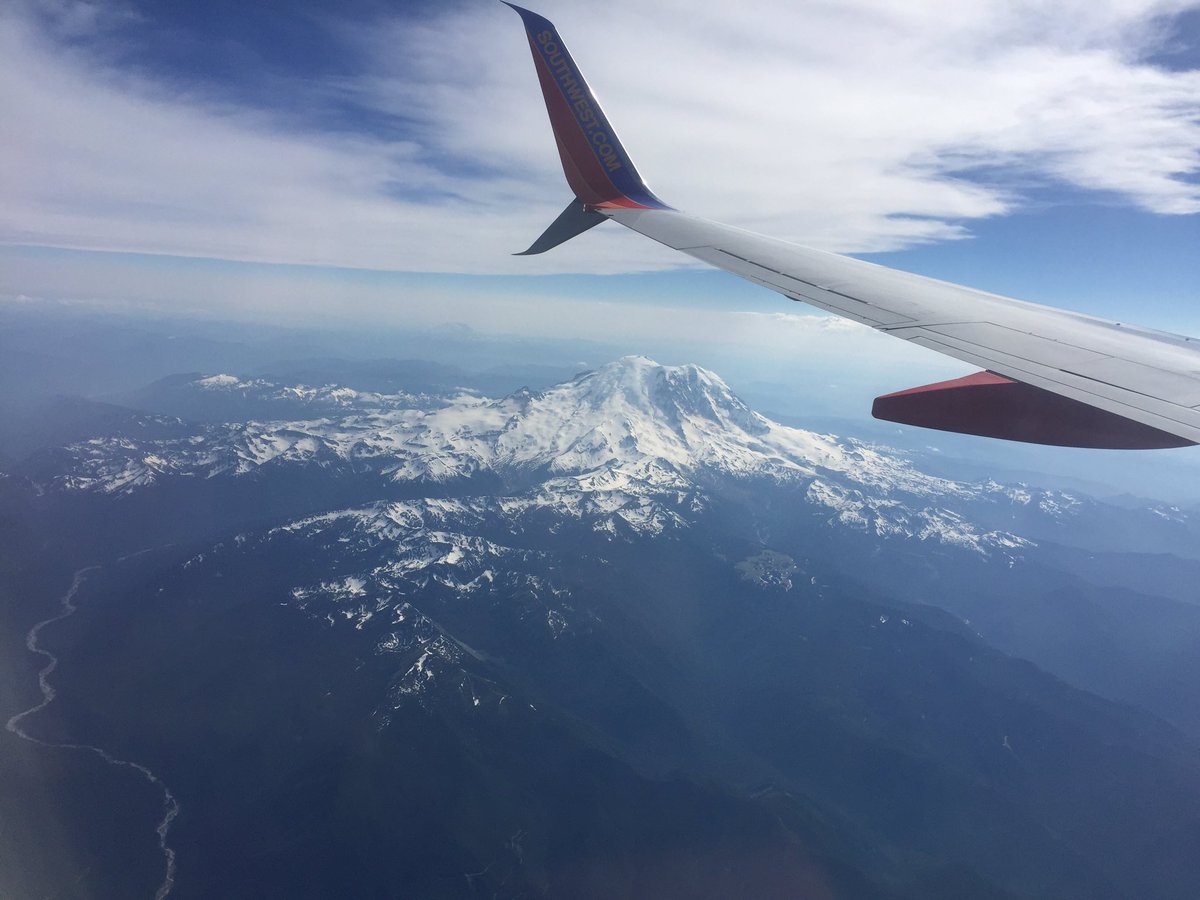 gregoryksteward's tweet photo. Thanks for the views @SouthwestAir! #Rainier #mountains #trueviews #SouthwestAirlines https://t.co/O5bKqgMMTO