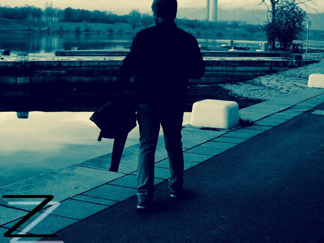 ❀⇊

.

نـﮩـوى الرحيــل .. حيـن تنتهي كل حلـول البقاء ، نحمـل على اڪـتافـنا أوجاعـنا بــﺭأس مــنخفض
و خطـوات ثقيله ..!

.

.

#ٲمير_الجنوب ♥