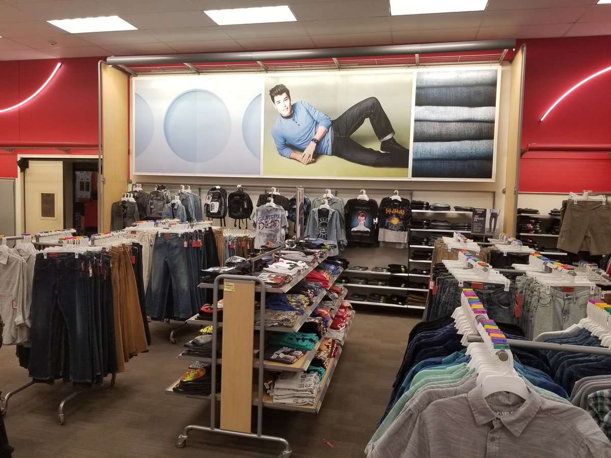 Remodel prep in Men's #T1961 #D232LivesInBeastMode <a href="/izzy_isais/">Izzy Isais</a> @Trujillojonny1 @PjeturSigurdson <a href="/Emily1Mc/">Emily McConnell</a> <a href="/grassroots22/">Bill Lanza</a> @TonyCostanzoTGT