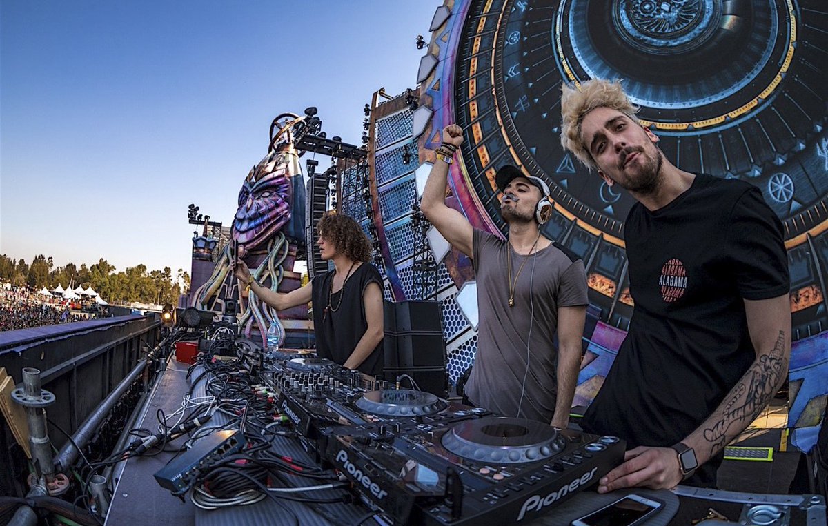 CheatCodesMusic's tweet photo. LAST CALL 🚨 #NoPromisesRemix contest ends @ 11:59 tmrw night! Last chance 2 submit 4 the crazy @PioneerDJ prize pack https://t.co/uCcu9LDSdW https://t.co/sPSP2P5Dd7