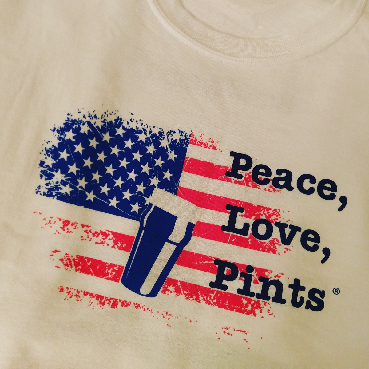 BrewNymph's tweet photo. Just arrived! You're gonna want one, just sayin 🇺🇸 @PeaceLovePints #redwhiteandblue #beershirt #beergear #beachwear #beerwear #craftbeer https://t.co/rDfFKUGDkn