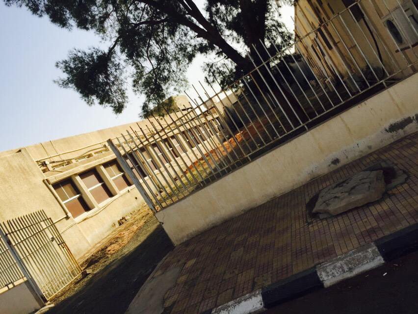 O_fahad_0's tweet photo. #تسيب_مستشفي_الملك_خالد_بحايل
ولايهون مستشفى حائل العام 😀
يصلح لتمثيل افلام الرعب الزومبي https://t.co/Mf87qcFyPy