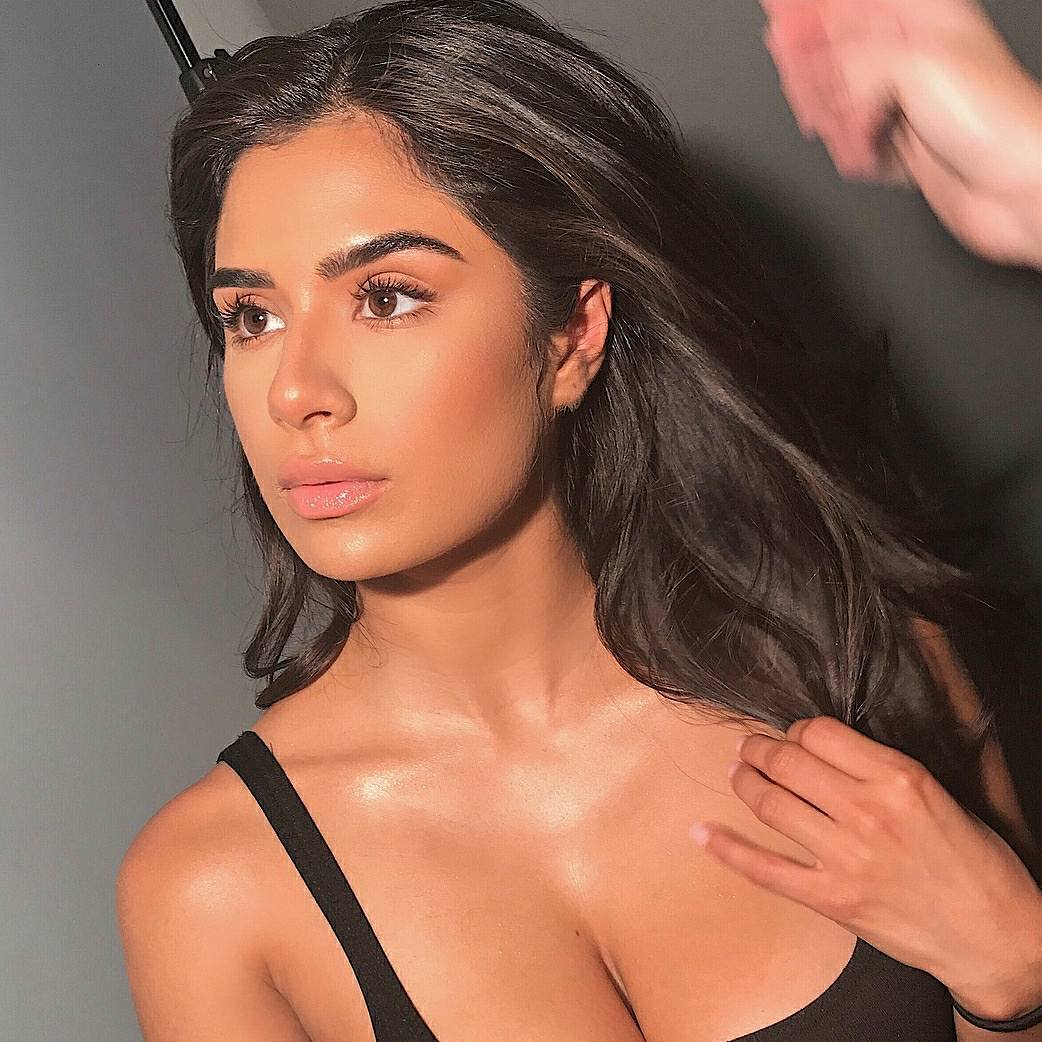 DianeGNews_'s tweet photo. Diane is doing a new photoshoot today in Los Angeles. Have mercy!!! https://t.co/2J8qw4YzVD