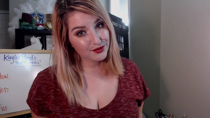 It's time to haaaaaaaaang out! Happy Monday! :) https://t.co/mp8SXn1mor https://t.co/MKj2hd4iJe