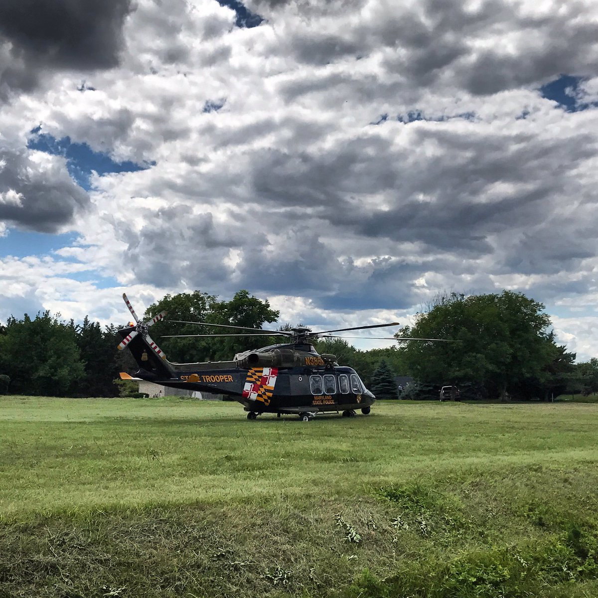 _ShockAdvised's tweet photo. Maryland State Police Trooper 3 in Washington County w/ CRS and HFD. @MDSP @HFDNews @STATter911 #aviation @MarylandEMS https://t.co/ds8nPCHB1y