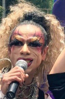 Chuperchamp's tweet photo. Porque no mencionaron que Zague estuvo apoyando a la @La_Supermana en el pride parade? https://t.co/k4FN2qgYXX