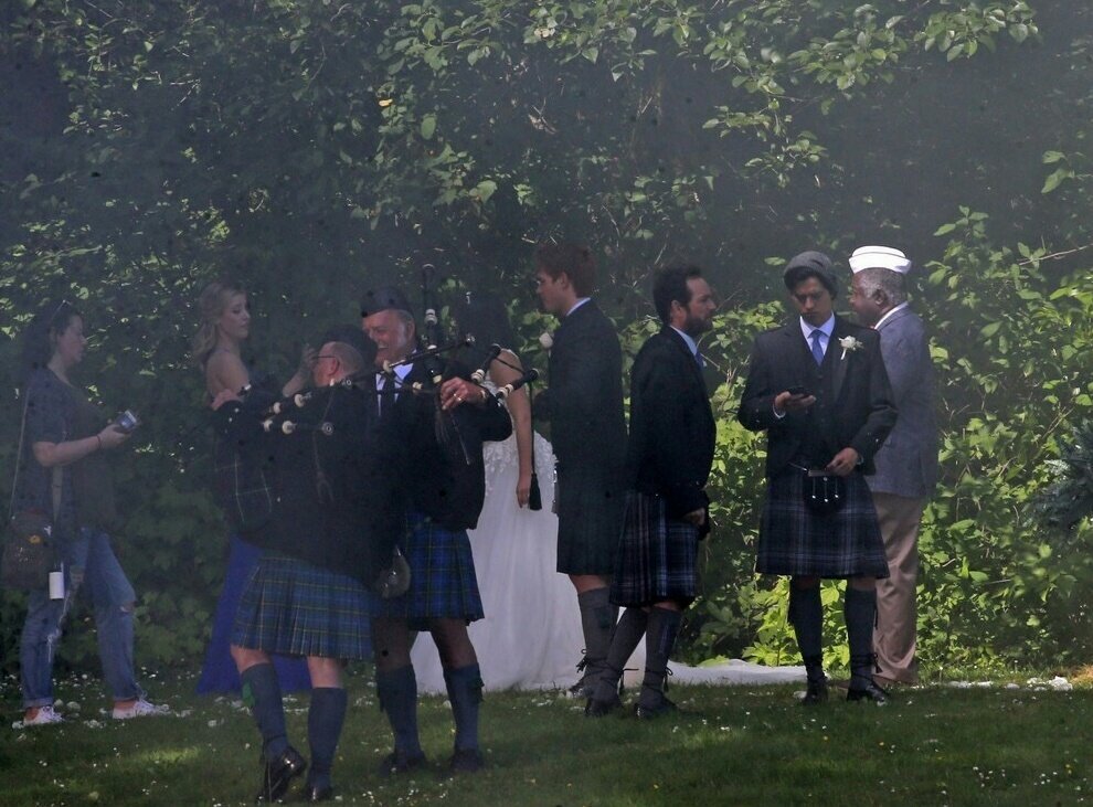 Imarchiekins's tweet image. Faldas everywhere.