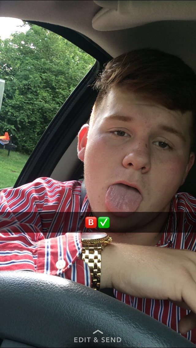 Blake54Blake's tweet image. That silly string 😂🤢🤘🏼