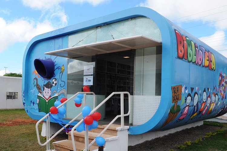 correio's tweet image. Biblioteca Pública do Riacho Fundo II é inaugurada em antigo posto policial bit.ly/2sbde3K