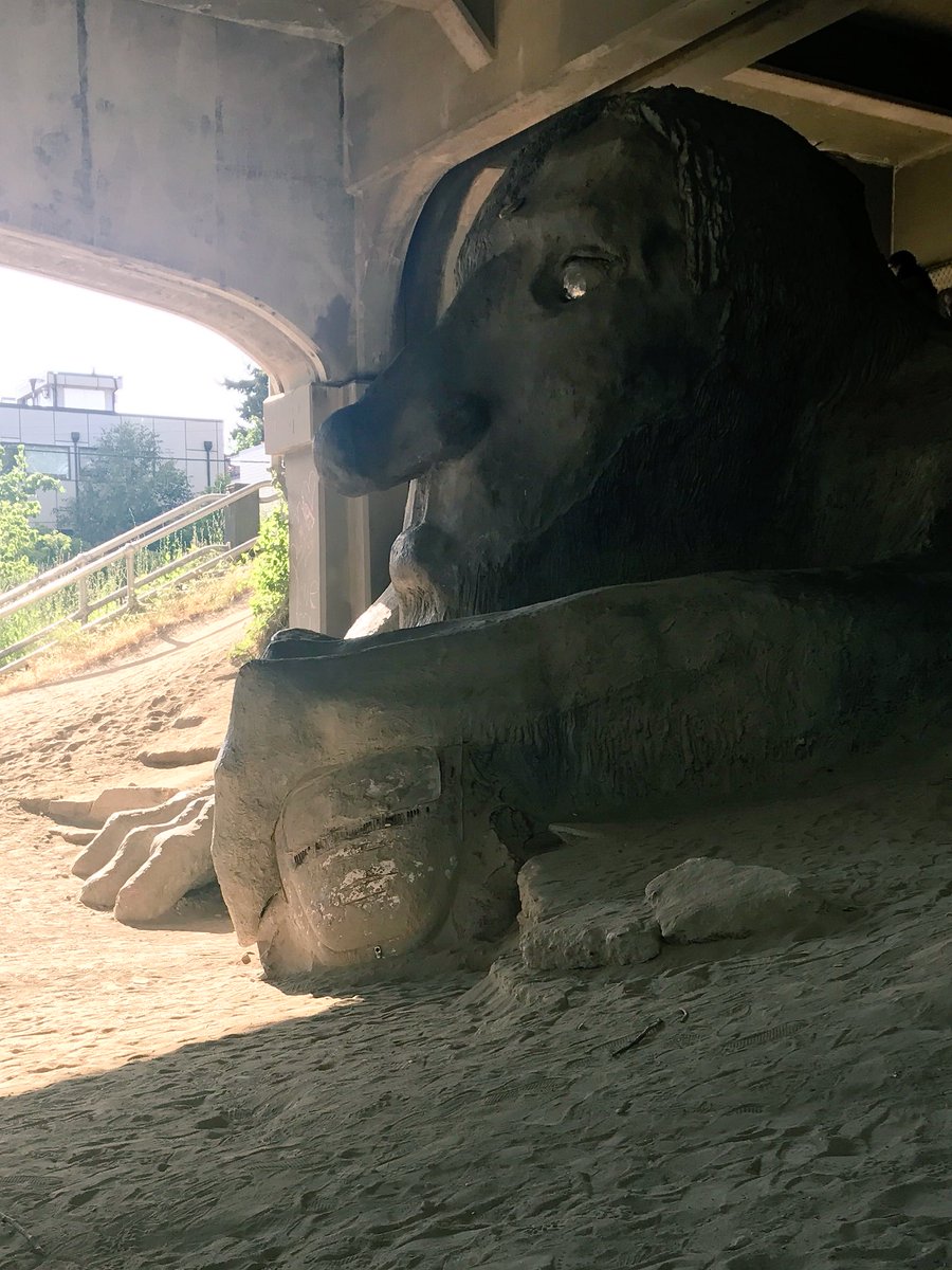 JaimeAnnH's tweet photo. Sightseeing in #Seattle at the #FremontTroll on #TrollAve with #TheJulies @FernFalcons @BobcatGraham https://t.co/YnGgxaUyks