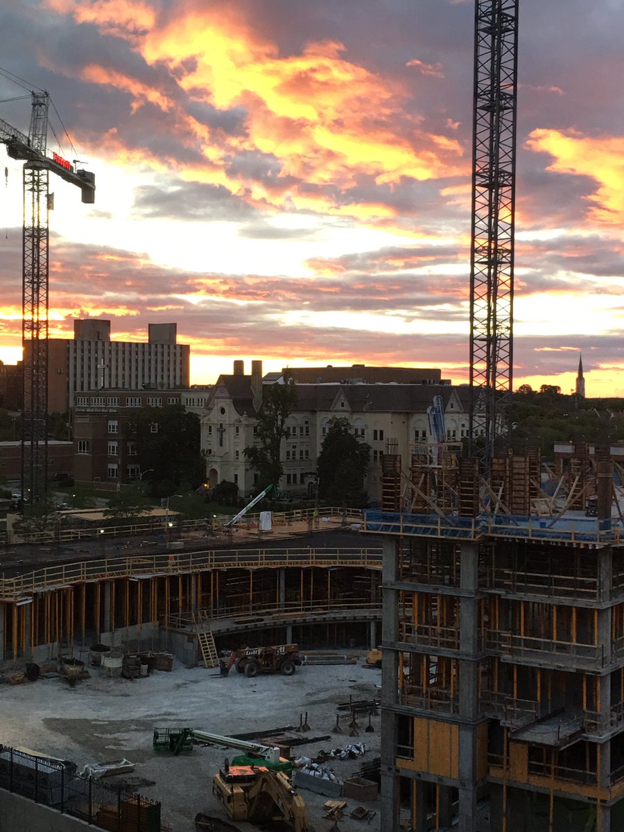 nickysj66's tweet photo. Another beautiful sunset @MarquetteU #WildCommons https://t.co/X90Yczsvru