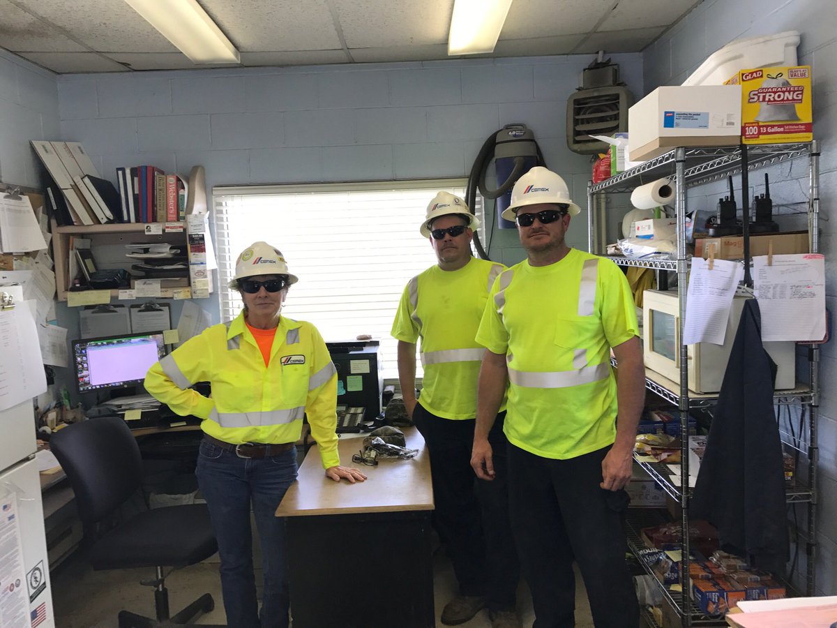 fernchavez29's tweet photo. @Jrgonzo23 Safety Spotlight - Hazard Recognition #Cincinnati Terminal #Ceredo Terminal #StopThink&amp;Act @CEMEX_USA https://t.co/ZGmqjNgwxA