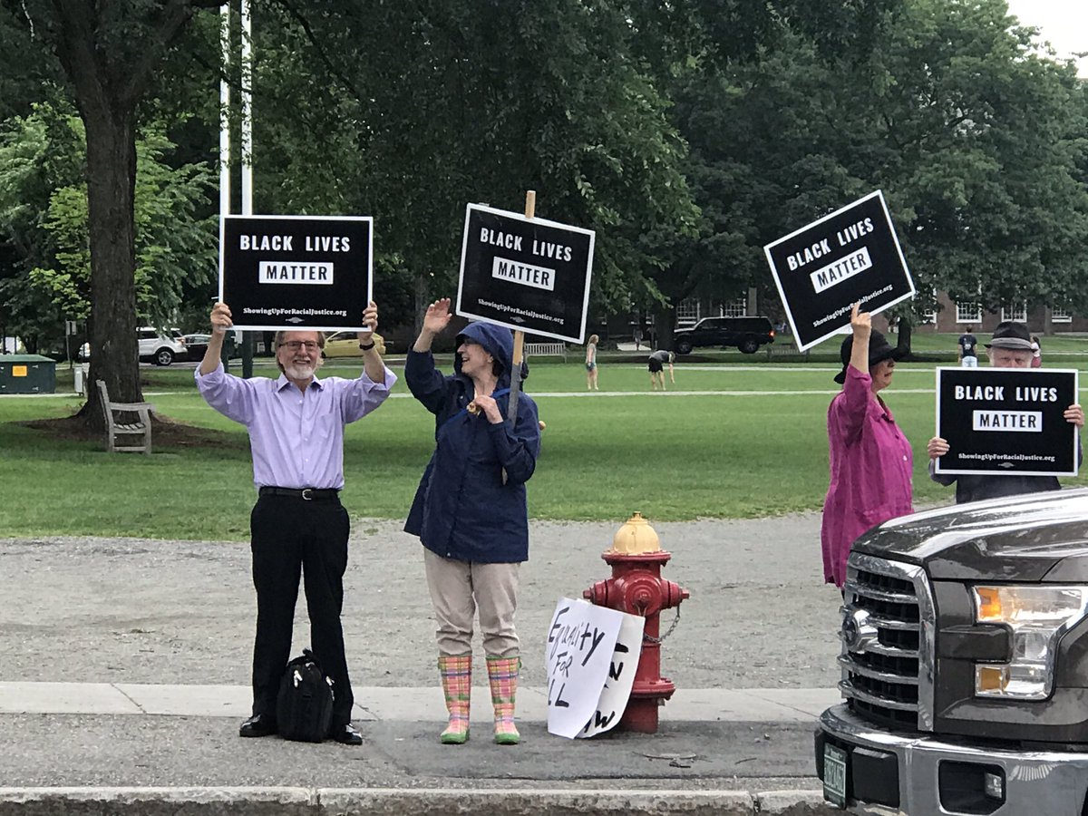 Coleman8Lane's tweet photo. #TodayAtTuck Professor Len Greenhagen taking a stand! @TuckExecEd #BlackLivesMatter #TuckMBE https://t.co/J5FGnPVtUn