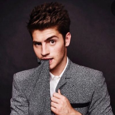 "Yo no hago el amor, yo pachamamo, duro" 
~ me dicen Adam pero puedes decirme daddy 😏
~ #sexrol +18
~ le doy a todo lo que se mueva
#rt?? 👅🍆