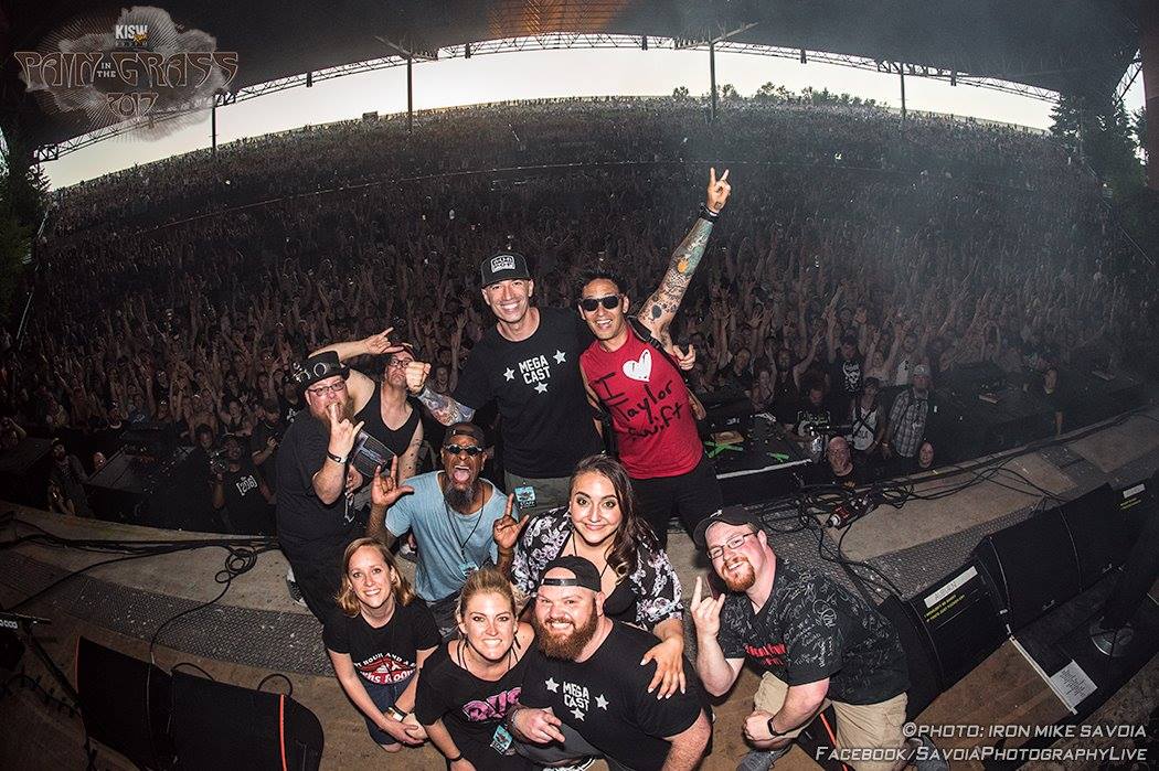 999KISW's tweet image. It was TOASTY at #Pain2017! Hope you didn't get sunburned! Check out some of our favorite memories... - @TarynKISW 
kisw.com/blogs/taryn-da…