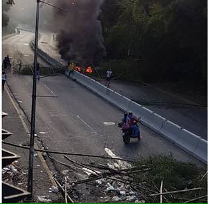 freddyzur's tweet photo. Situación tensa en La Boyera por represión de la GNB https://t.co/C4mpWxYH53 vía @elnacionalweb https://t.co/MEDBgAOsqD
