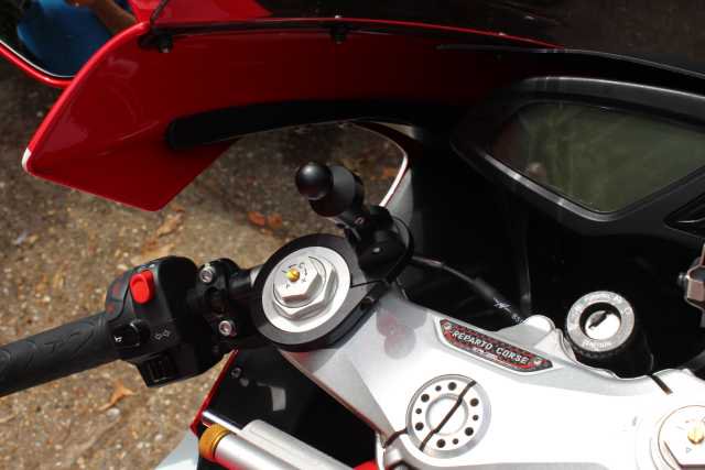 Looking for a mount for your sport bike that turns head ... look no further ... the Fork Top Mount  from Techmounts ow.ly/FKyQ309jKke
