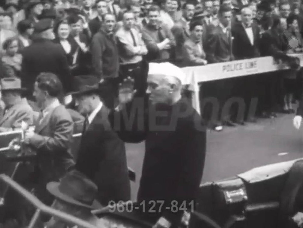 thaninaadan's tweet photo. @SeCoolar_Right @srirambjp Here's JawaharLalNehru getting ticker tape parade honor on his visit to US with Americans cheering on. Modi can only dream of this https://t.co/FskTn1v1Fo