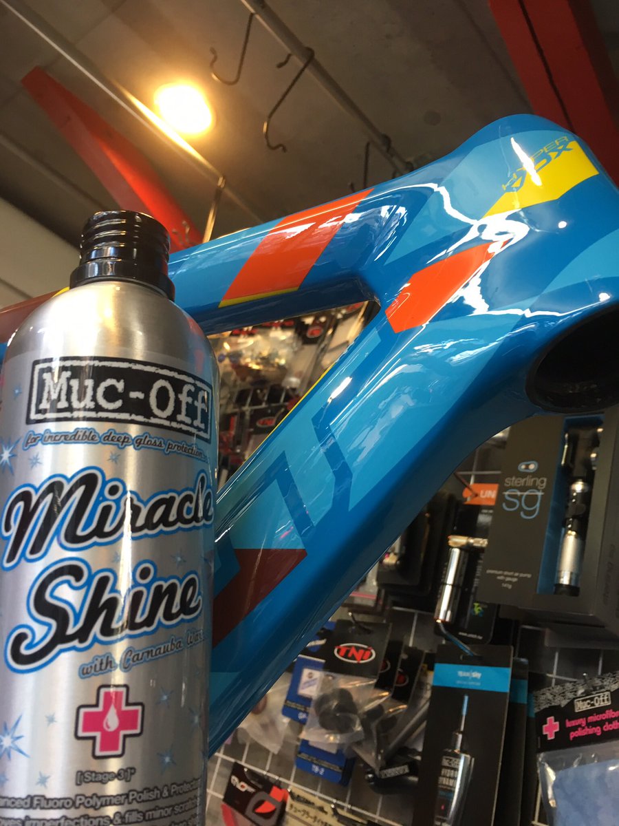 CYCLONERO's tweet photo. Muc-Off
Miracle shine
ツヤッツヤです。汚れを落としやすくなるのでこれからの時期、汚れる前に！
当店ではクリーニング作業後に施工してますよ。 https://t.co/1F5tJfS6MI