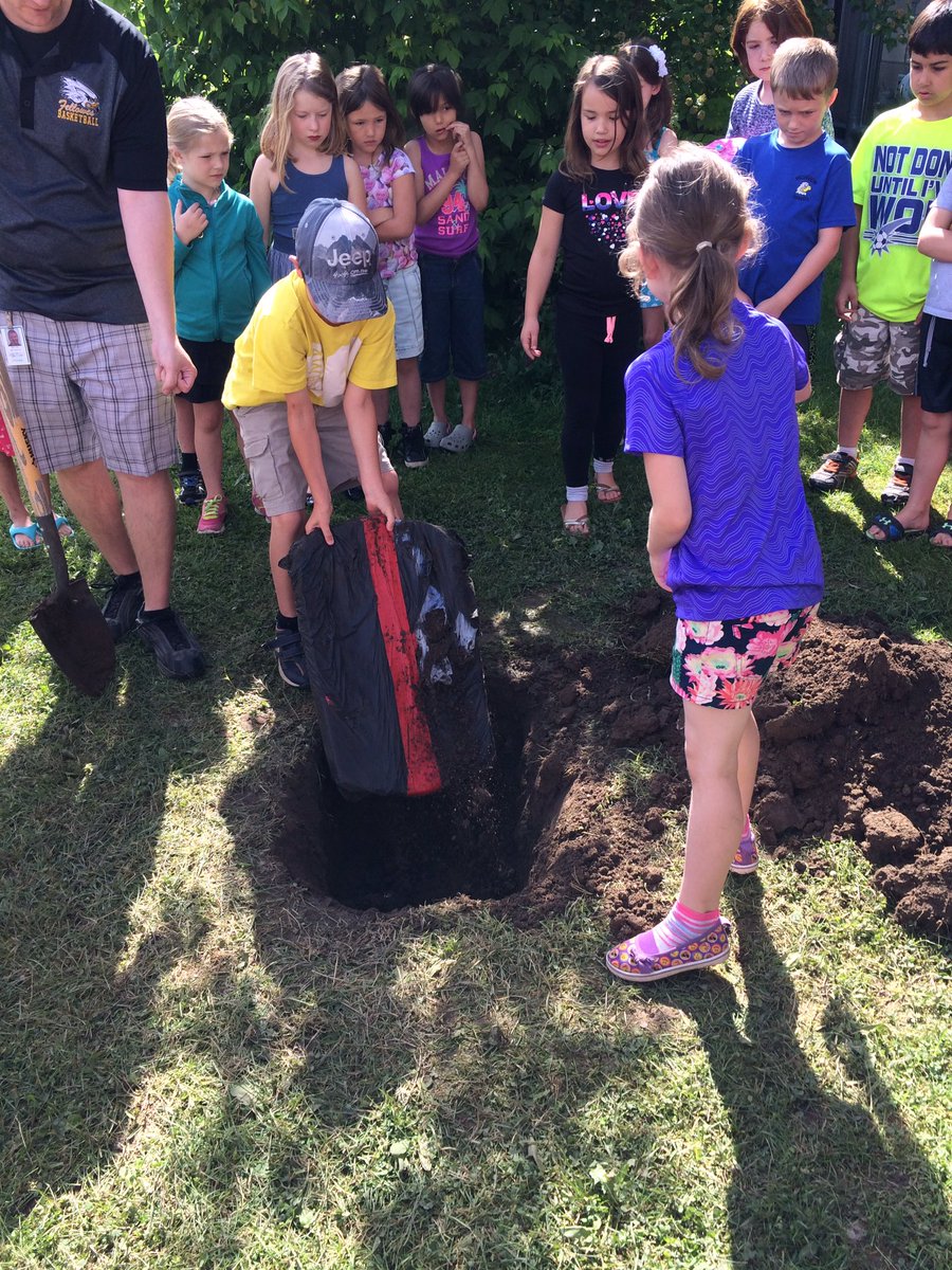 MrSHighview's tweet photo. We finally had a chance to dig up our time capsules!!! Thank goodness they were dry! Great time to reflect and celebrate how far we've come! https://t.co/ArdLXSNWNQ
