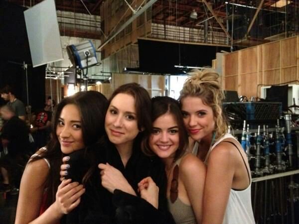 canyong10000000's tweet photo. Hoje teremos que dar adeus, mas essa família nunca nos deixará  #PLLGameOver https://t.co/ryvfn2mEEd
