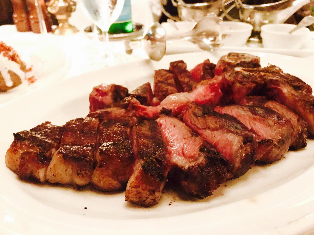 a_purple_patch's tweet photo. 誕生日祝ってくれた＼(^o^)／
お肉もケーキも美味しかったし、食べて食べて食べまくりました
ありがとう😊 https://t.co/0RS5Jo7cSM