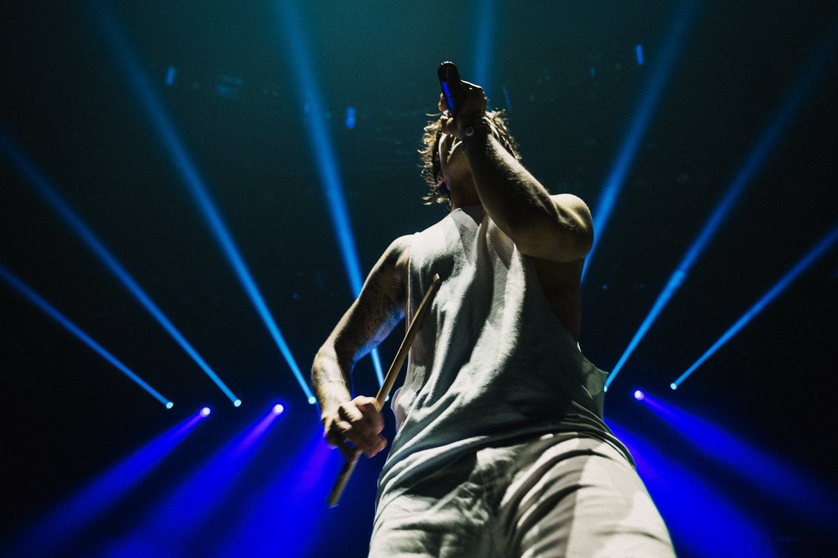 vesperteen's tweet photo. Last night we played for a big arena full of amazing people. I'll never forget it. 💙Thanks for capturing these @jphever https://t.co/4M39WnYcqA