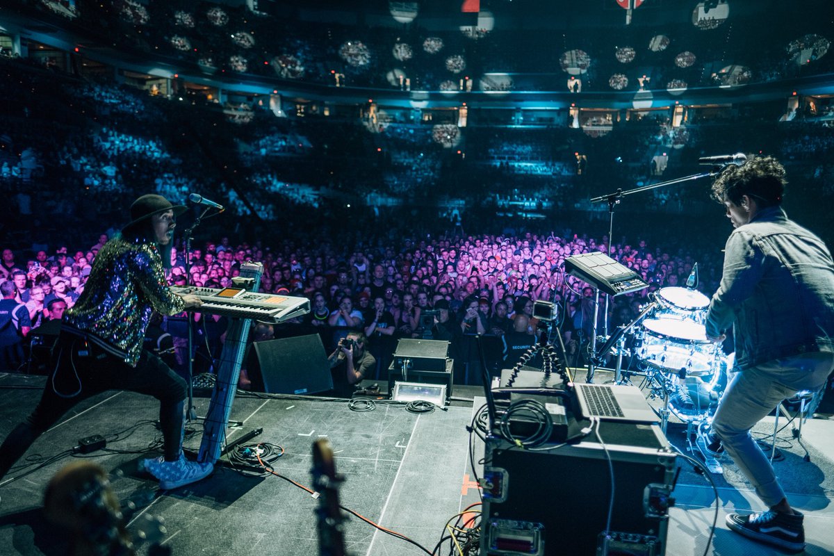 vesperteen's tweet photo. Last night we played for a big arena full of amazing people. I'll never forget it. 💙Thanks for capturing these @jphever https://t.co/4M39WnYcqA