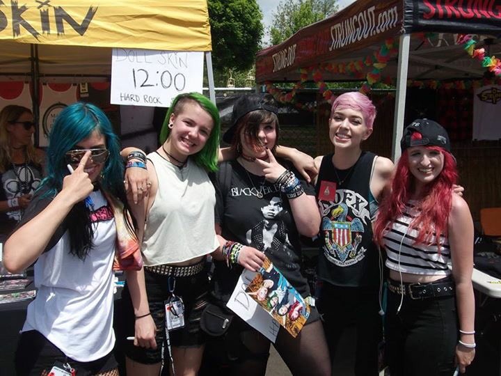RandomRed1950's tweet image. @andyblack and @DollSkinBand  I saw these guys on day two of warped to it  was awesome!! I get to meet doll skin as I walk in throw the gate