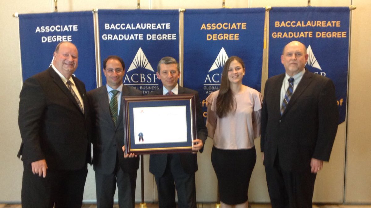 TatianaGlobal's tweet photo. Meet the team that led the Speciization"s accreditation @ Universidad del Rosario @larepublica_co @RevistaSemana @nytimes #ACBSP2017 https://t.co/nFjynyiw41
