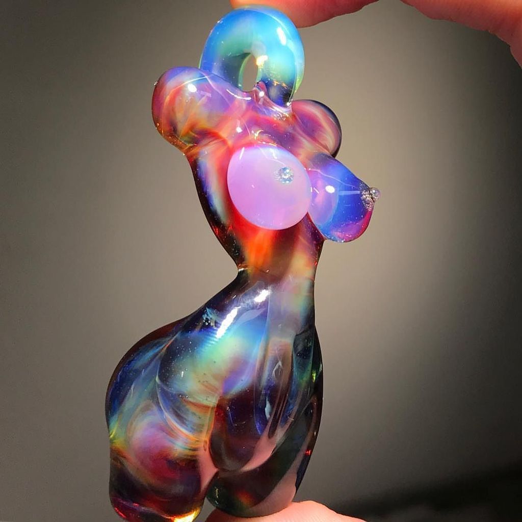 headstash_co's tweet photo. ⠀ #repost @ishtar_glass 💎👄👌 #pendantsofig #pendysofig #headstash https://t.co/iJVE71Y5nD