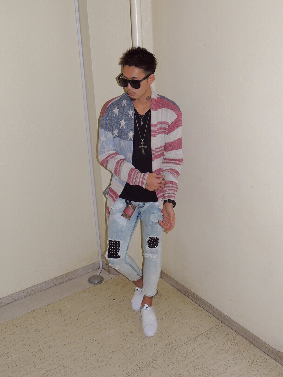 renpiya's tweet image. #OUTAGE... #ootd...

シンプルも好きだけど、これくらい派手な感じも好き😎💋

これ着てたらバッツリ目立つから地下鉄の時少し照れた😑笑

#summercode