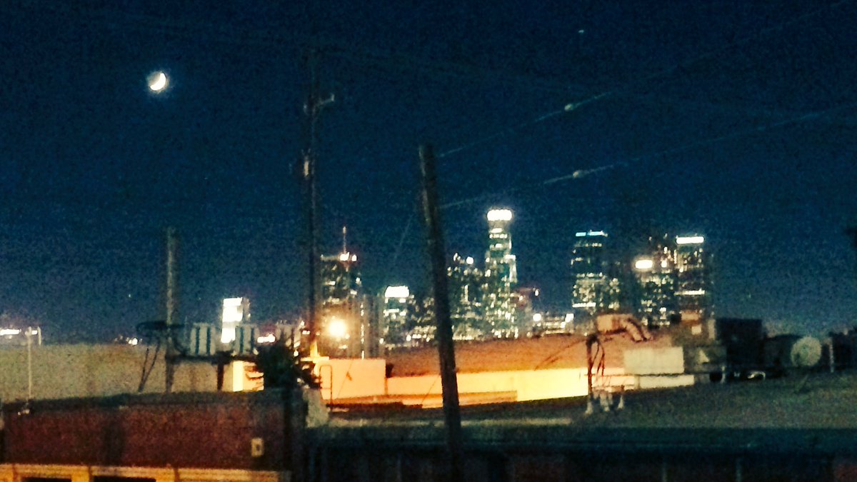 Emily__Wessel's tweet image. Stopped by to catch up w/ @apaulo8 &amp;amp; @MainFlowMusic at a video shoot today in #DTLA 🎶🌃🌇🎶