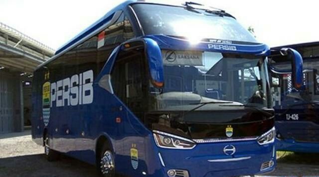 tribunbobotoh's tweet photo. Bus Persib Jadi Primadona saat Lebaran https://t.co/hd1CnwNDQc #UpdateTB https://t.co/VW66oQJe2i