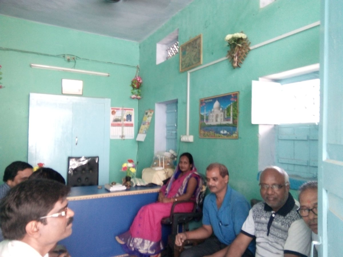 raza_arman03's tweet image. On the occasion of Eid our Ward&apos;s Councillor Ms. Neelam Kumari visited our Academy&apos;s office with hubby Mr. Neeraj Chandrawanshi #sadbhawna.