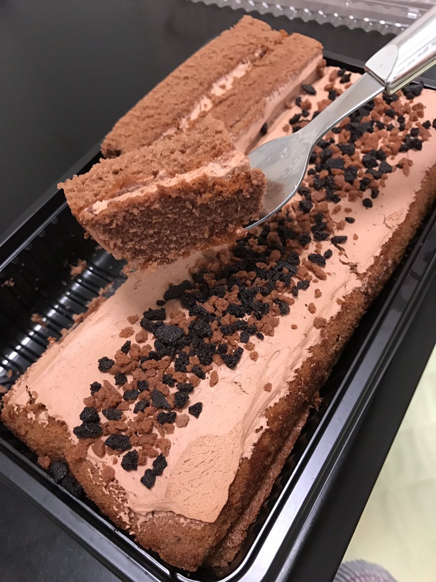 ふき A Twitter たまに平和堂で売ってる切り落としケーキを見つけたので買ったんだけど チョコケーキうまい 直径センチくらいあるんだよねこれ でかい安いうまい