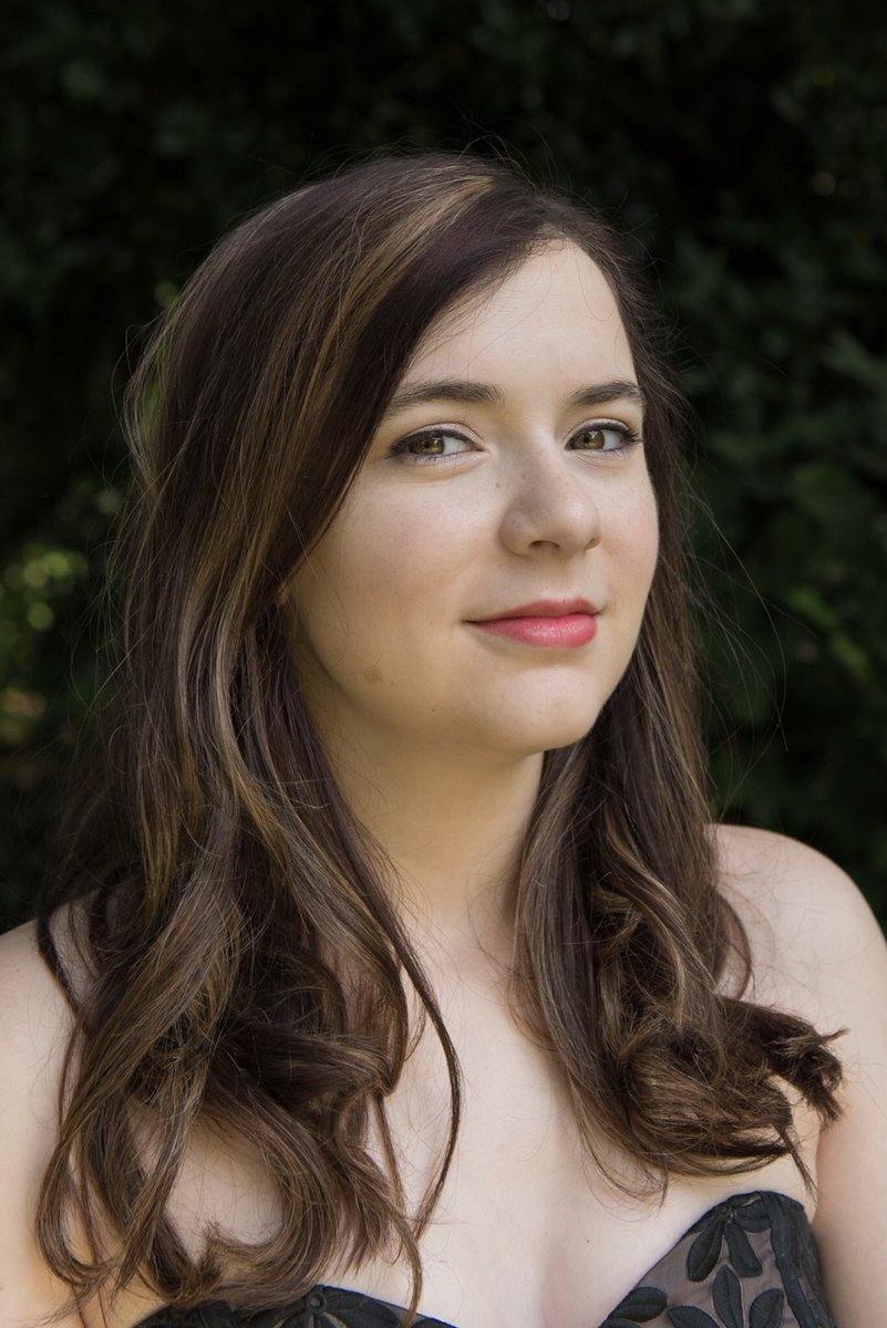 CTI_Productions's tweet image. On location shoot with a simple reflector. Playing around with light #lightmodifier #locationshoot #TuesdayPortrait Enjoy your Tuesday 😊