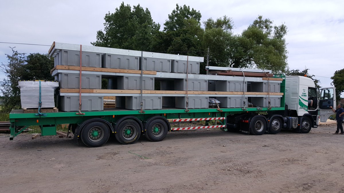 A quick job for <a href="/IntermarineUK/">Intermarine Limited</a>, floats fitted and ready to go straight in the water for <a href="/RLondonYC/">RoyalLondonYachtClub</a> #cowes #IOW