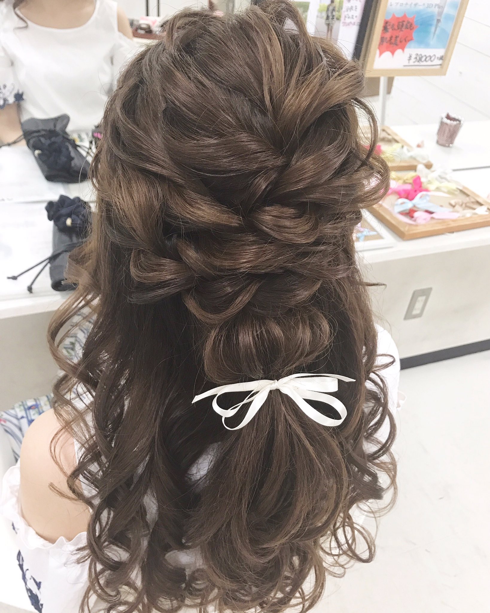 ヘアセットサロン 栄 錦 グランディール A Twitter うしろにアレンジをいれた巻き下ろし ハーフアップ 顔周りをスッキリさせすぎたくない方にオススメです ヘアメイク ヘアメ ヘアアレンジ 名古屋 栄 錦 グランディール 名古屋ヘアセット 巻き ヘアセットサロン 栄 錦 グランディール A Twitter うしろにアレンジをいれた巻き下ろし ハーフアップ 顔周りをスッキリさせすぎたくない方にオススメです ヘアメイク ヘアメ ヘアアレンジ 名古屋 栄 錦 グランディール 名古屋ヘアセット 巻き