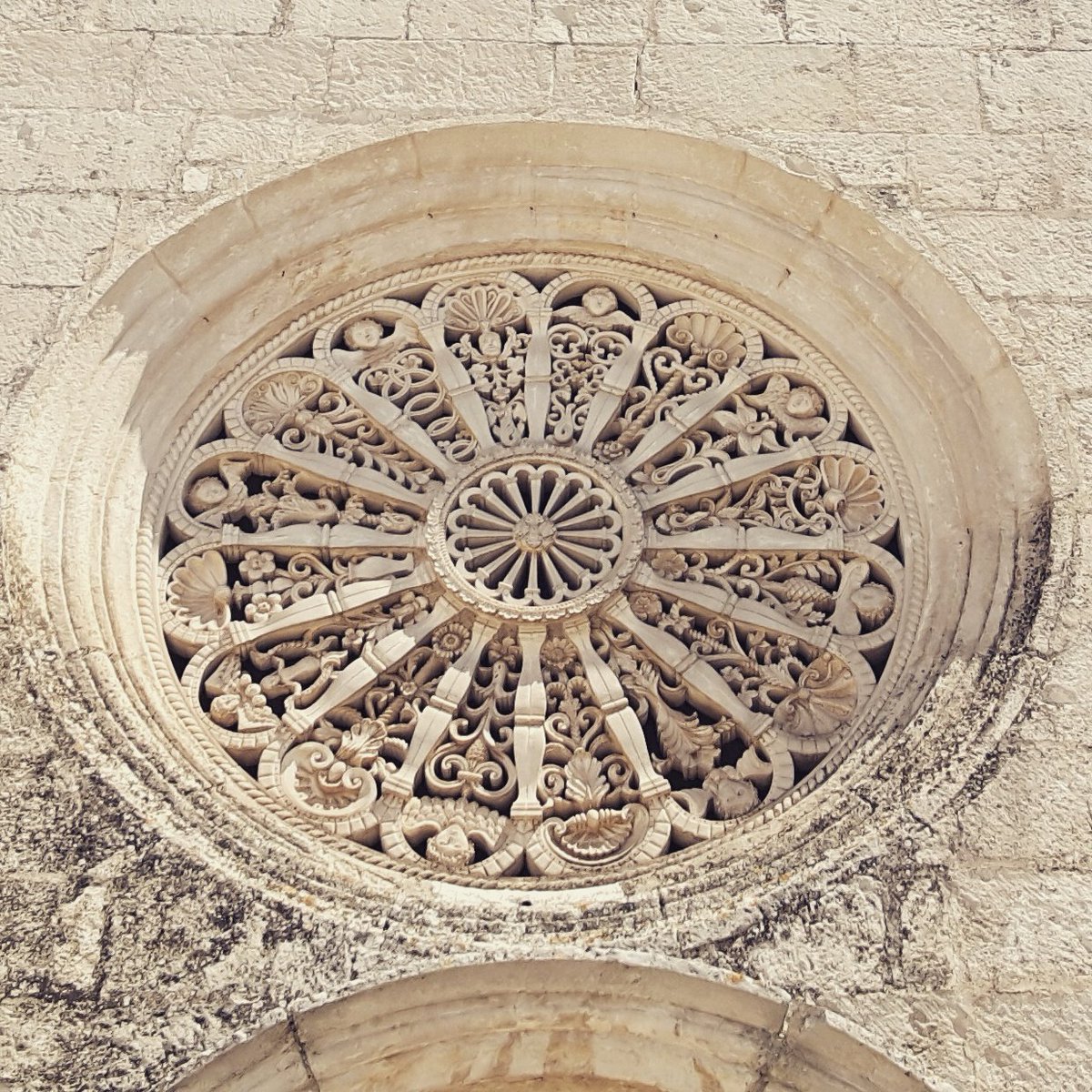 apuliaslowtrav's tweet photo. One of the finest examples of stone rose-window of Puglia, Chiesa della Madonna della Greca #locorotondo #arts #architecture #weareinpuglia https://t.co/1WuUHOrk3V