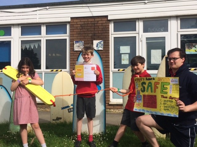 WalesNatPool's tweet photo. Last day of #dpw2017 at @newtonprimary with some clever young Rookies. The SAFE message was learnt, well done all! @RLSSUK @SwanseaCouncil https://t.co/BdQRAa4Ib4