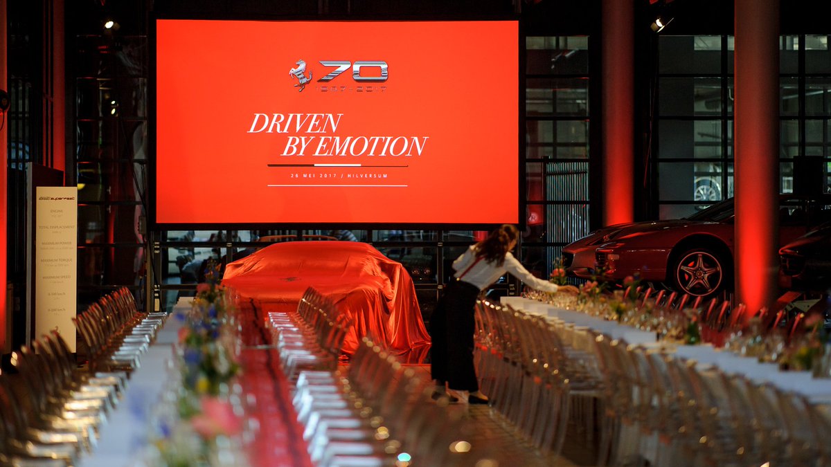 AVEX_int's tweet photo. Vrijdag 26 mei vierde Kroymans geheel in stijl het 70 jarig bestaan van #Ferrari met een Anniversary Parade. https://t.co/ruTWAuD7y8 https://t.co/yBKhYeXrdT