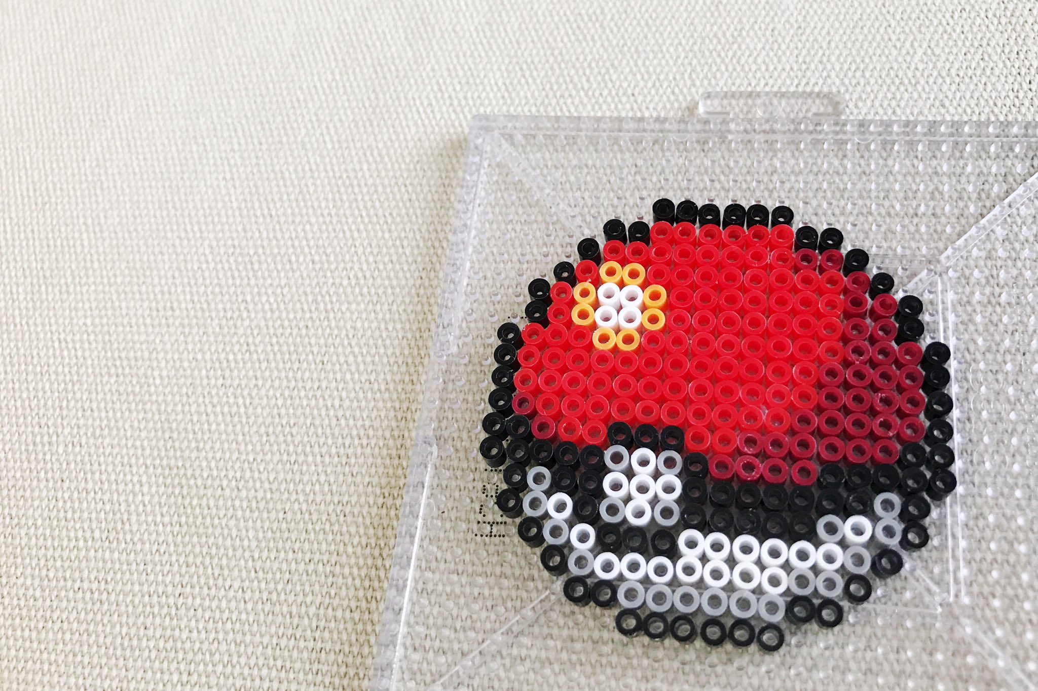 O Xrhsths ぬん Sto Twitter アイロンビーズ 小さいアイロンビーズのナノビーズのキットでアクセサリー作った 小さく作れるかわいいビーズ ナノビーズでモンスターボールのブローチ作ってみた おまけのピアス ぬんびりぶろぐ T Co