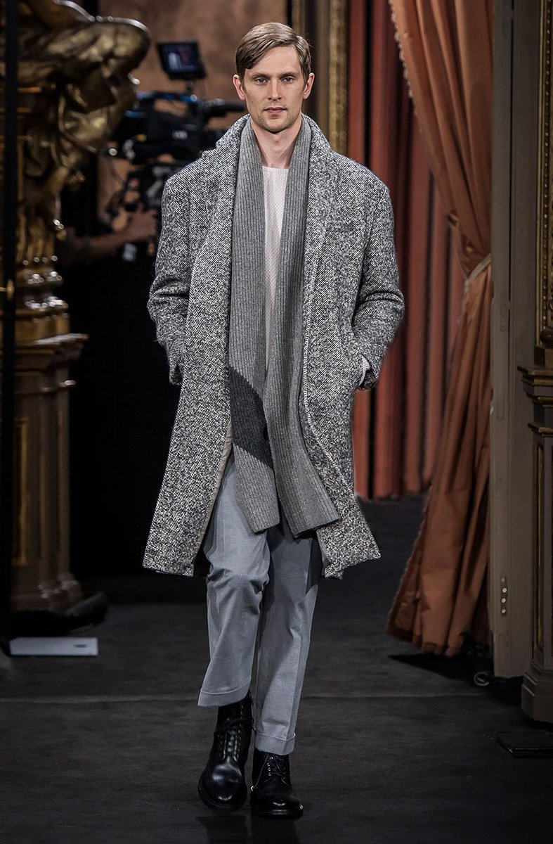 massimodutti's tweet photo. Remembering a magical evening. Discover Massimo Dutti’s FW17’18 inspiring looks https://t.co/n2W3xRVAsP https://t.co/LCPGg5yAng