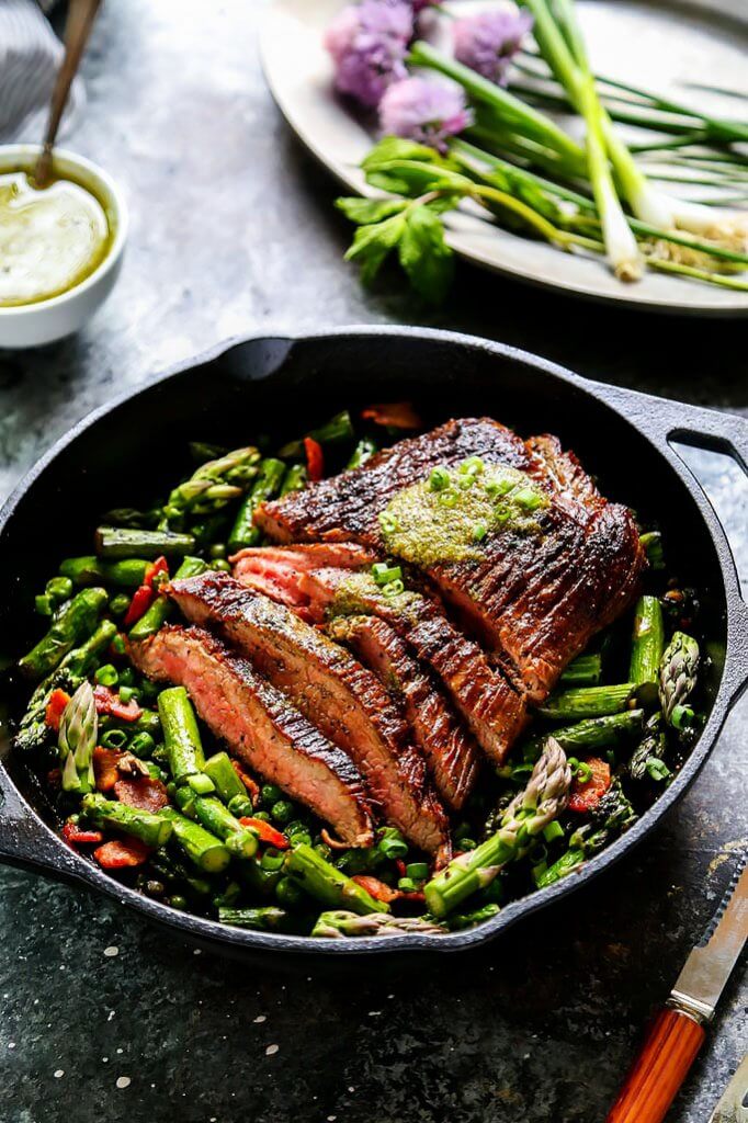 SpaceshipsLB's tweet photo. Summer elegance: One-skillet steak &amp; vegetables #recipe from @platingspairing AD https://t.co/vsVU7c4hYv #DuallyDelicious @lodgecastiron https://t.co/Zv4hUSSly4